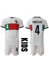 Portugali Ruben Dias #4 Jalkapallovaatteet Lasten Vieraspeliasu MM-kisat 2022 Lyhythihainen (+ Lyhyet housut)